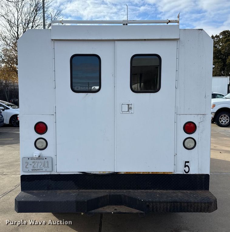 image for item ES5501 2005 Chevrolet Silverado 2500HD utility bed pickup truck