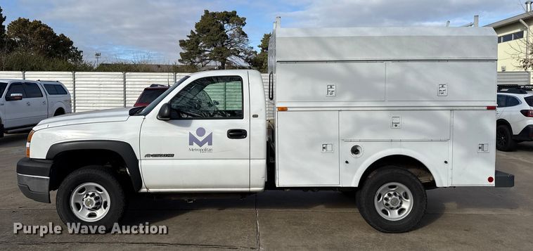 image for item ES5501 2005 Chevrolet Silverado 2500HD utility bed pickup truck