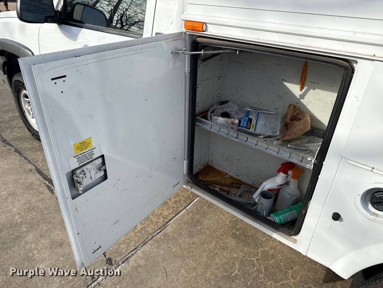 image for item ES5501 2005 Chevrolet Silverado 2500HD utility bed pickup truck