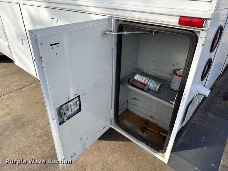 image for item ES5501 2005 Chevrolet Silverado 2500HD utility bed pickup truck