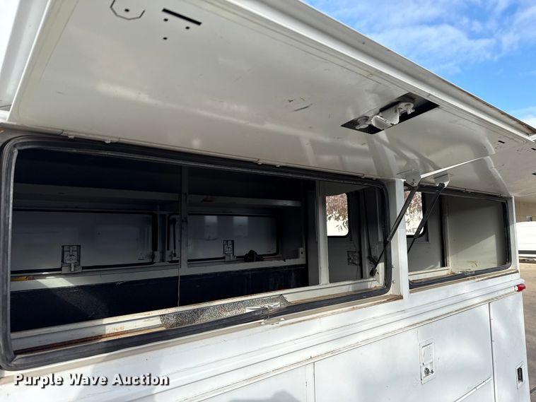 image for item ES5501 2005 Chevrolet Silverado 2500HD utility bed pickup truck