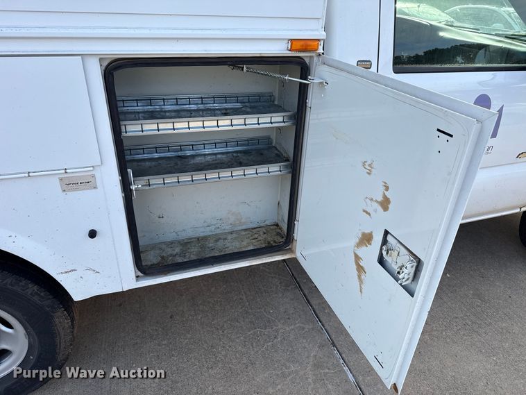 image for item ES5501 2005 Chevrolet Silverado 2500HD utility bed pickup truck