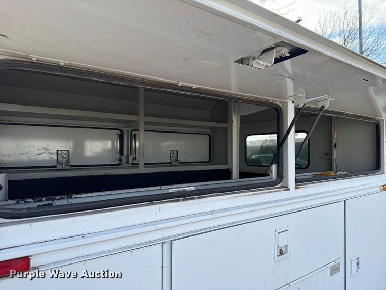 image for item ES5501 2005 Chevrolet Silverado 2500HD utility bed pickup truck