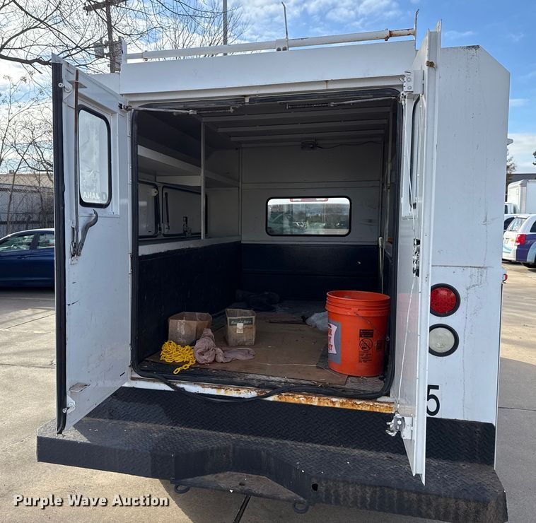 image for item ES5501 2005 Chevrolet Silverado 2500HD utility bed pickup truck