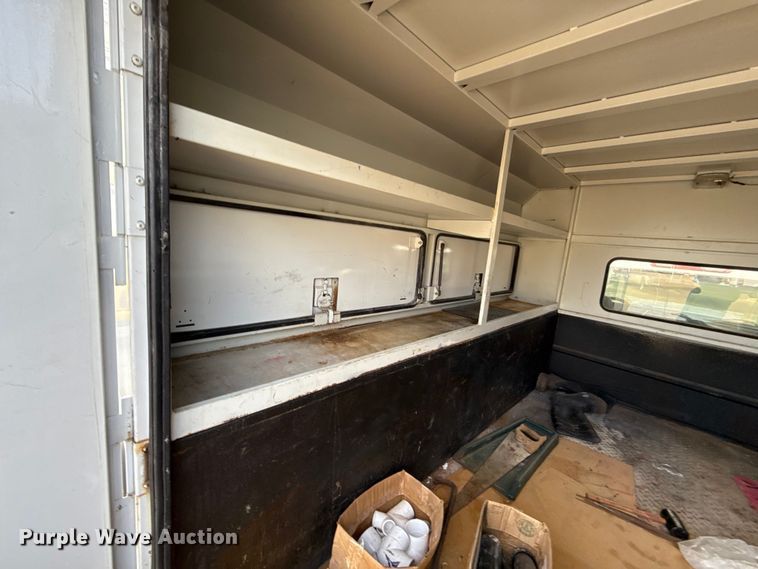 image for item ES5501 2005 Chevrolet Silverado 2500HD utility bed pickup truck