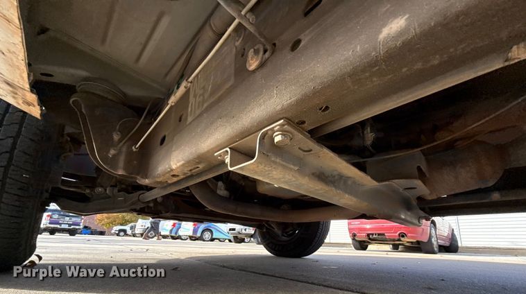 image for item ES5501 2005 Chevrolet Silverado 2500HD utility bed pickup truck