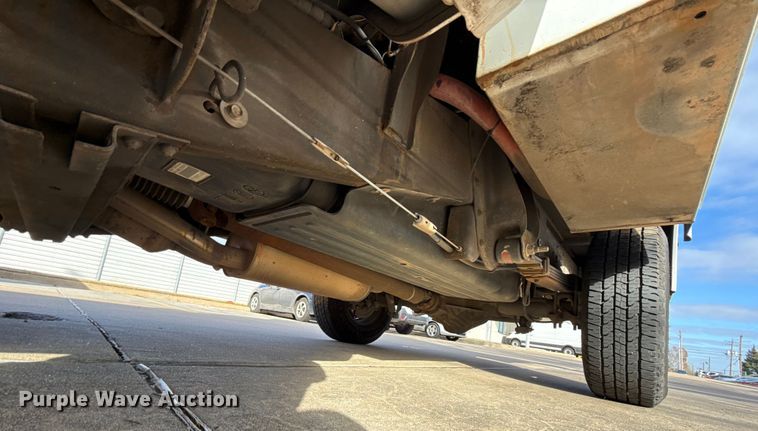 image for item ES5501 2005 Chevrolet Silverado 2500HD utility bed pickup truck