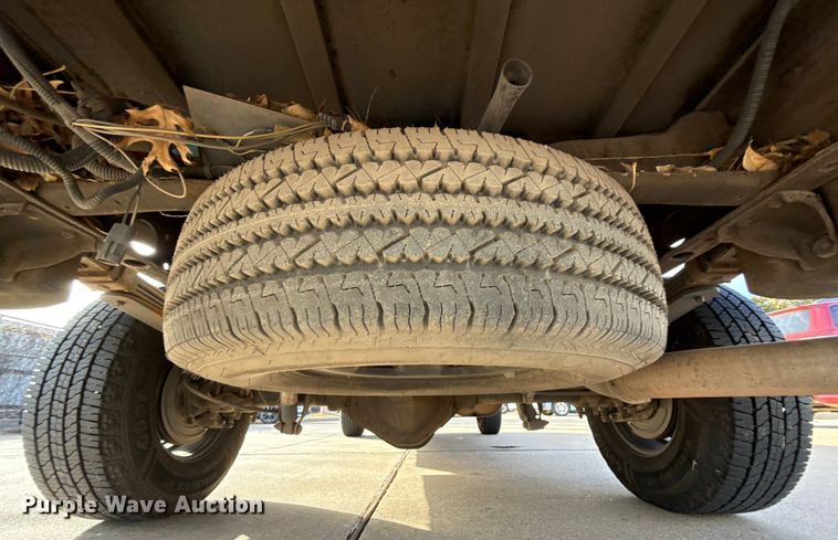 image for item ES5501 2005 Chevrolet Silverado 2500HD utility bed pickup truck