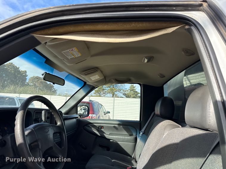 image for item ES5501 2005 Chevrolet Silverado 2500HD utility bed pickup truck