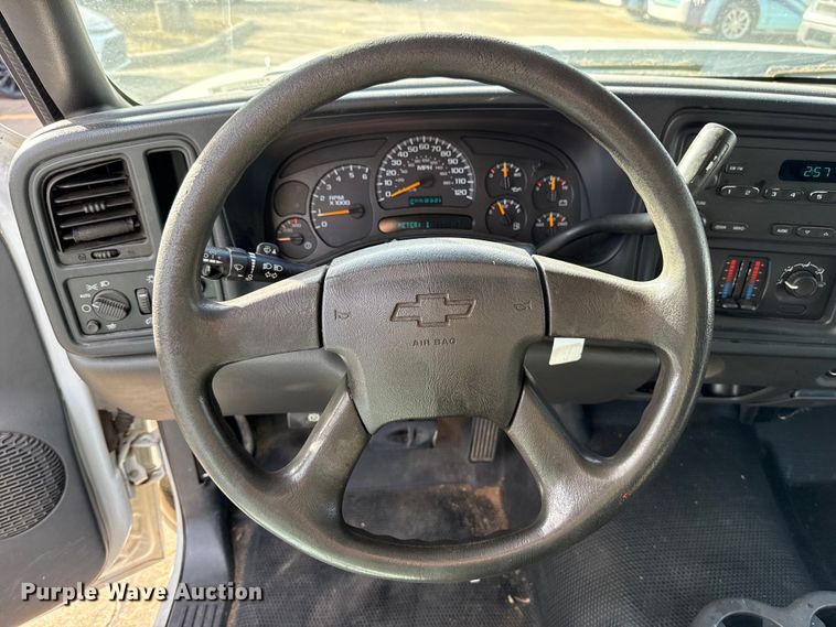 image for item ES5501 2005 Chevrolet Silverado 2500HD utility bed pickup truck