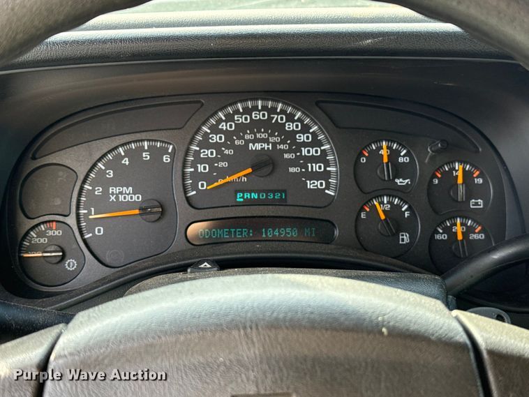 image for item ES5501 2005 Chevrolet Silverado 2500HD utility bed pickup truck