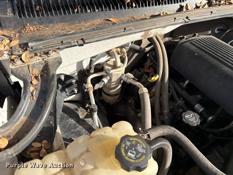 image for item ES5501 2005 Chevrolet Silverado 2500HD utility bed pickup truck