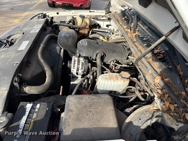 image for item ES5501 2005 Chevrolet Silverado 2500HD utility bed pickup truck