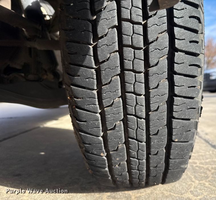 image for item ES5501 2005 Chevrolet Silverado 2500HD utility bed pickup truck