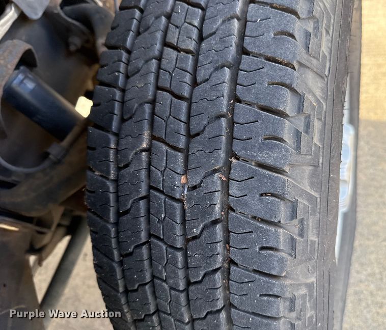 image for item ES5501 2005 Chevrolet Silverado 2500HD utility bed pickup truck