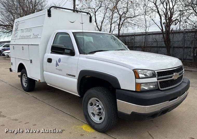 image for item ES5502 2007 Chevrolet Silverado 2500HD utility bed pickup truck