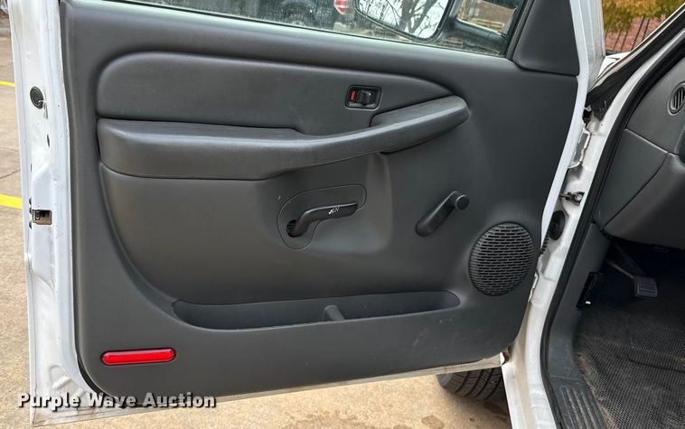 image for item ES5502 2007 Chevrolet Silverado 2500HD utility bed pickup truck