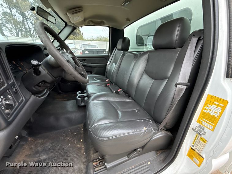 image for item ES5502 2007 Chevrolet Silverado 2500HD utility bed pickup truck