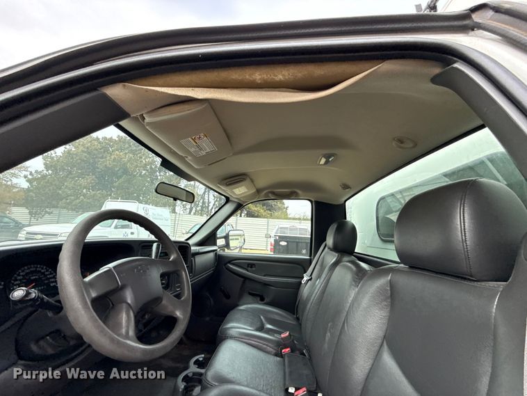 image for item ES5502 2007 Chevrolet Silverado 2500HD utility bed pickup truck