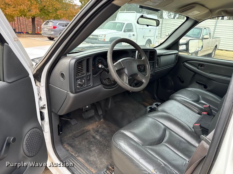 image for item ES5502 2007 Chevrolet Silverado 2500HD utility bed pickup truck