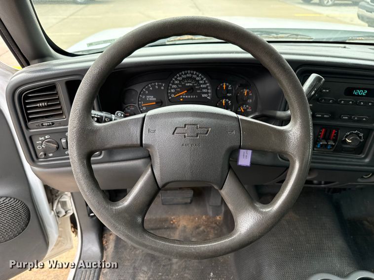 image for item ES5502 2007 Chevrolet Silverado 2500HD utility bed pickup truck