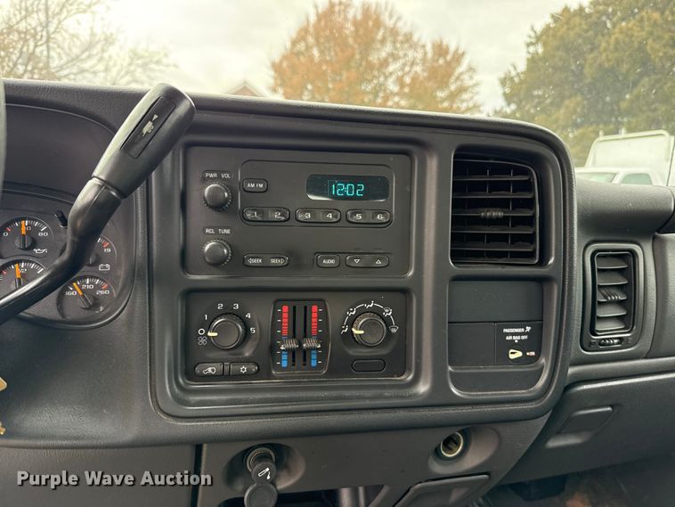 image for item ES5502 2007 Chevrolet Silverado 2500HD utility bed pickup truck