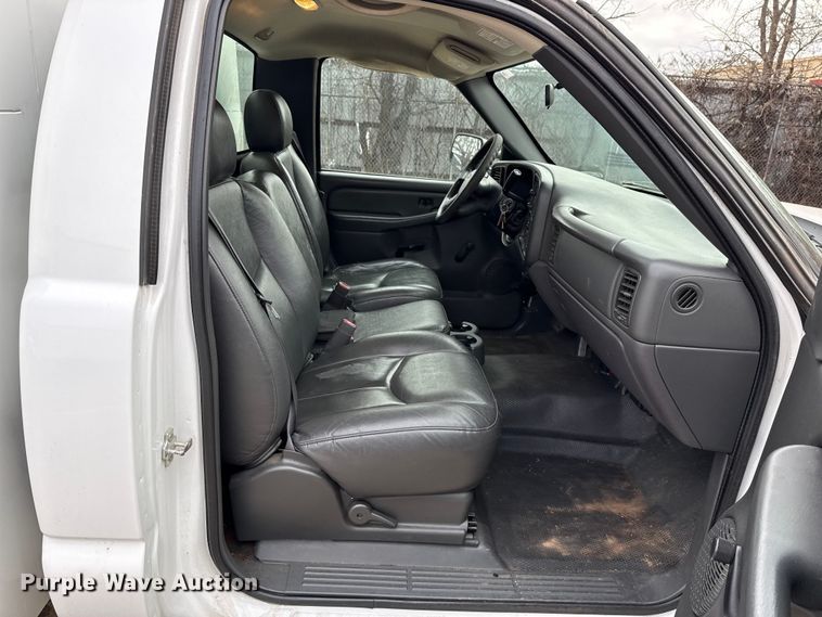 image for item ES5502 2007 Chevrolet Silverado 2500HD utility bed pickup truck