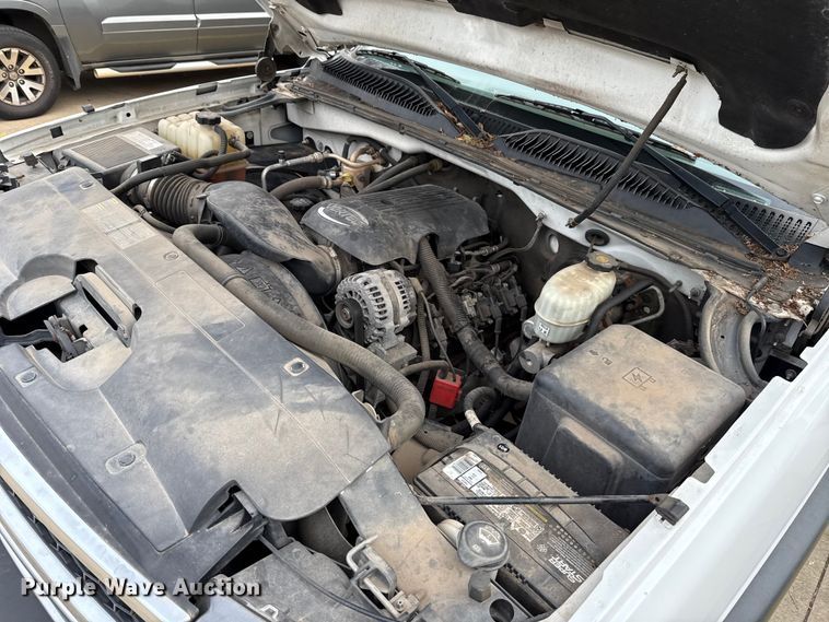 image for item ES5502 2007 Chevrolet Silverado 2500HD utility bed pickup truck