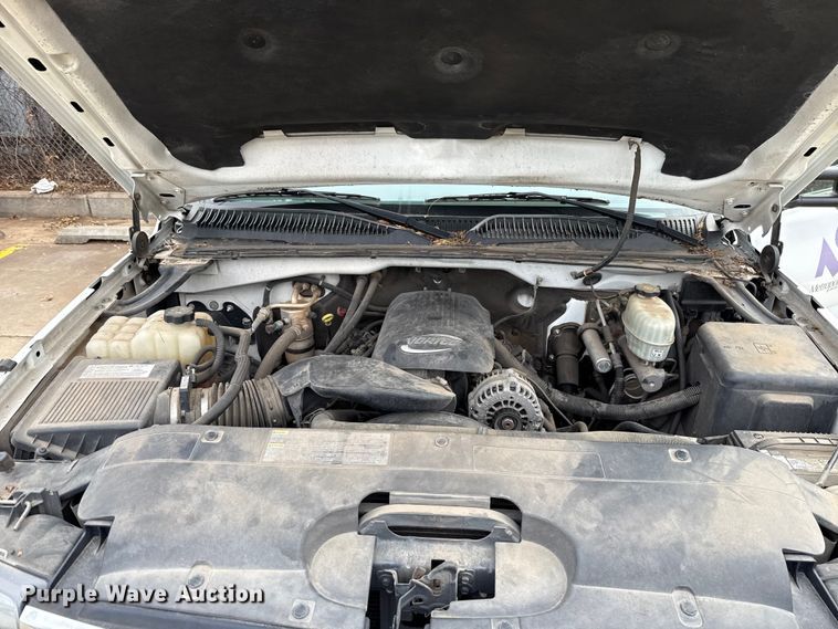 image for item ES5502 2007 Chevrolet Silverado 2500HD utility bed pickup truck