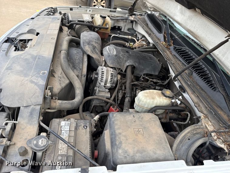 image for item ES5502 2007 Chevrolet Silverado 2500HD utility bed pickup truck