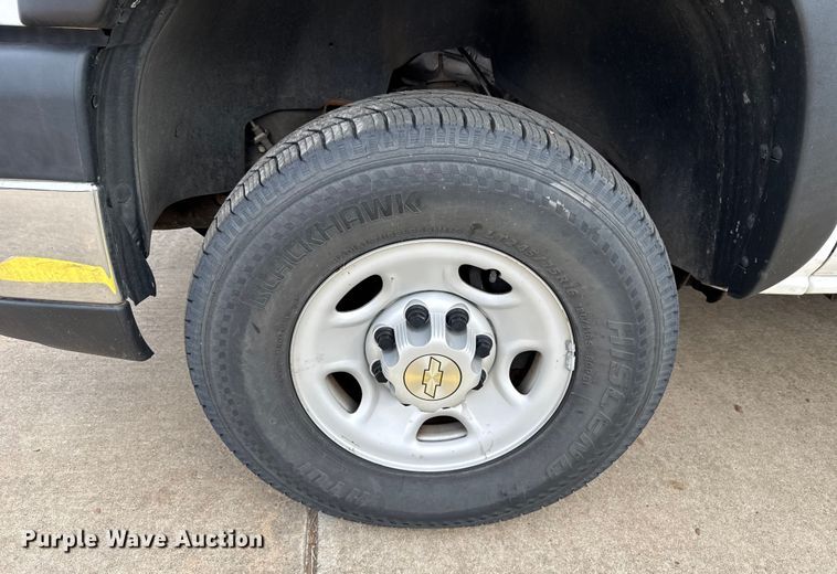 image for item ES5502 2007 Chevrolet Silverado 2500HD utility bed pickup truck