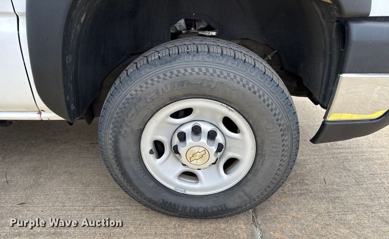 image for item ES5502 2007 Chevrolet Silverado 2500HD utility bed pickup truck