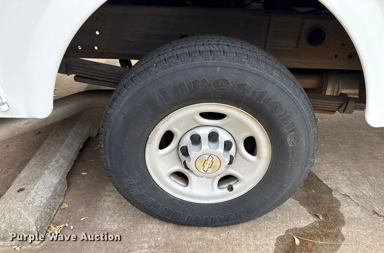 image for item ES5502 2007 Chevrolet Silverado 2500HD utility bed pickup truck