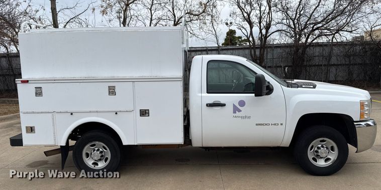 image for item ES5503 2008 Chevrolet Silverado 2500HD utility bed pickup truck