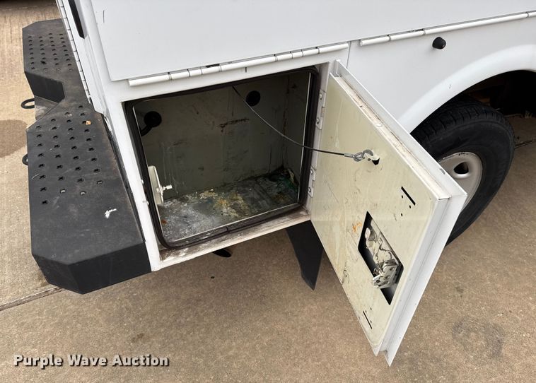 image for item ES5503 2008 Chevrolet Silverado 2500HD utility bed pickup truck