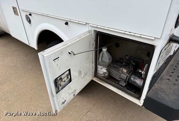 image for item ES5503 2008 Chevrolet Silverado 2500HD utility bed pickup truck