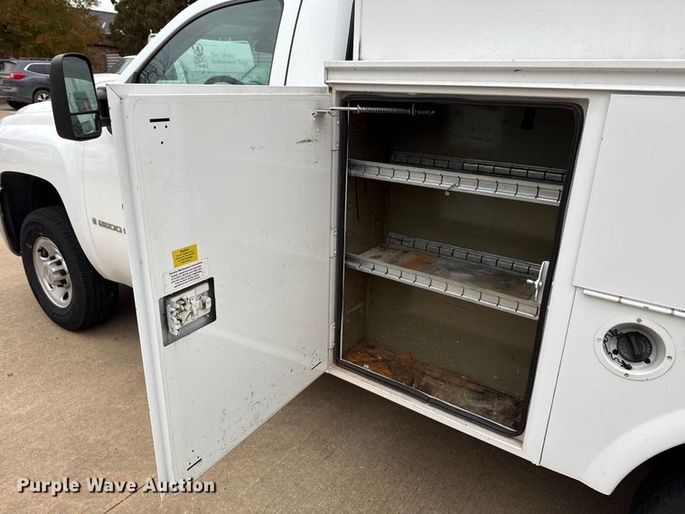 image for item ES5503 2008 Chevrolet Silverado 2500HD utility bed pickup truck