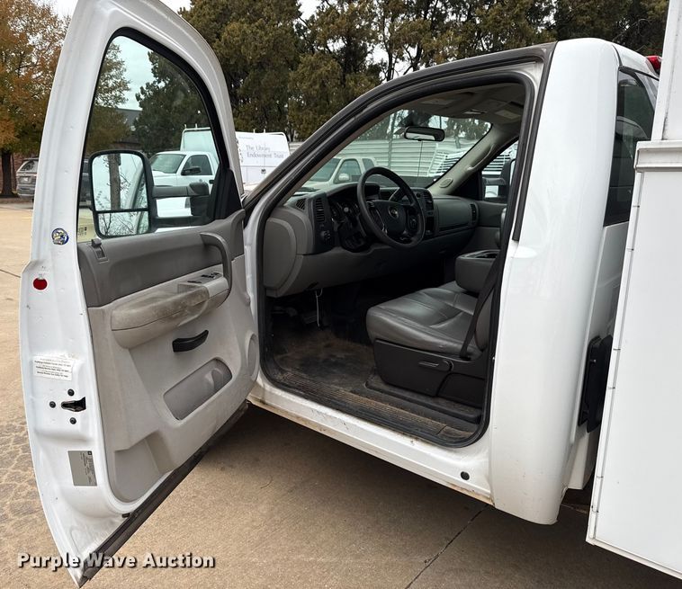 image for item ES5503 2008 Chevrolet Silverado 2500HD utility bed pickup truck