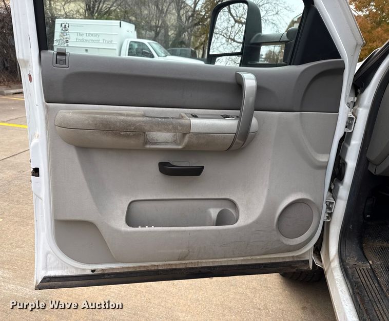 image for item ES5503 2008 Chevrolet Silverado 2500HD utility bed pickup truck