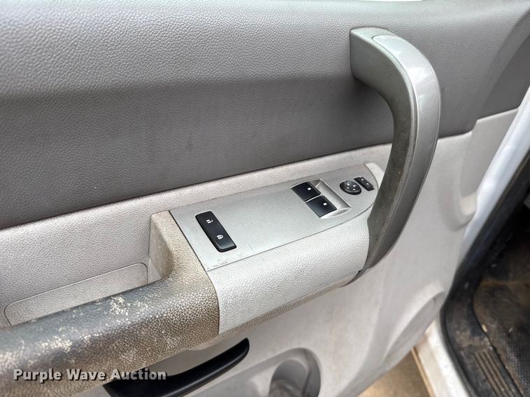 image for item ES5503 2008 Chevrolet Silverado 2500HD utility bed pickup truck