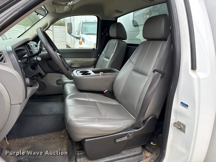 image for item ES5503 2008 Chevrolet Silverado 2500HD utility bed pickup truck