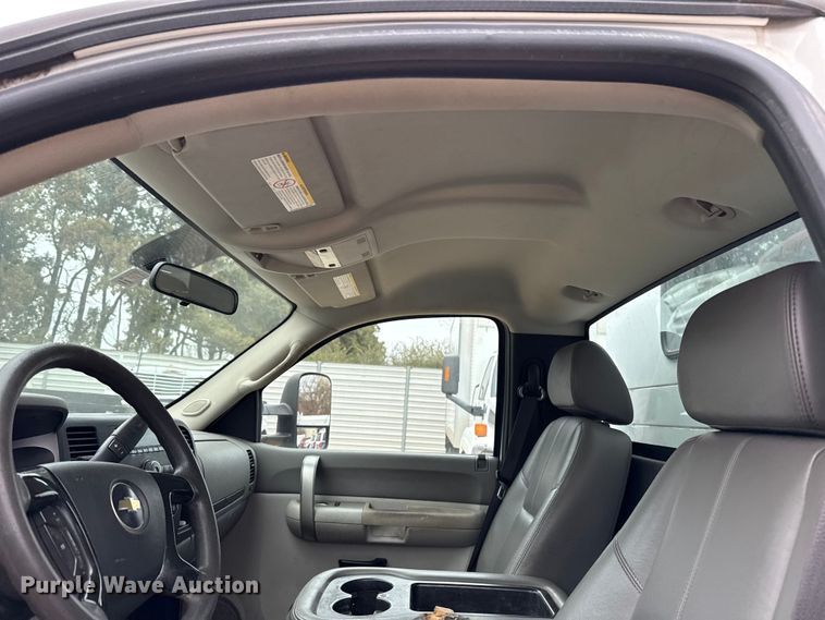 image for item ES5503 2008 Chevrolet Silverado 2500HD utility bed pickup truck