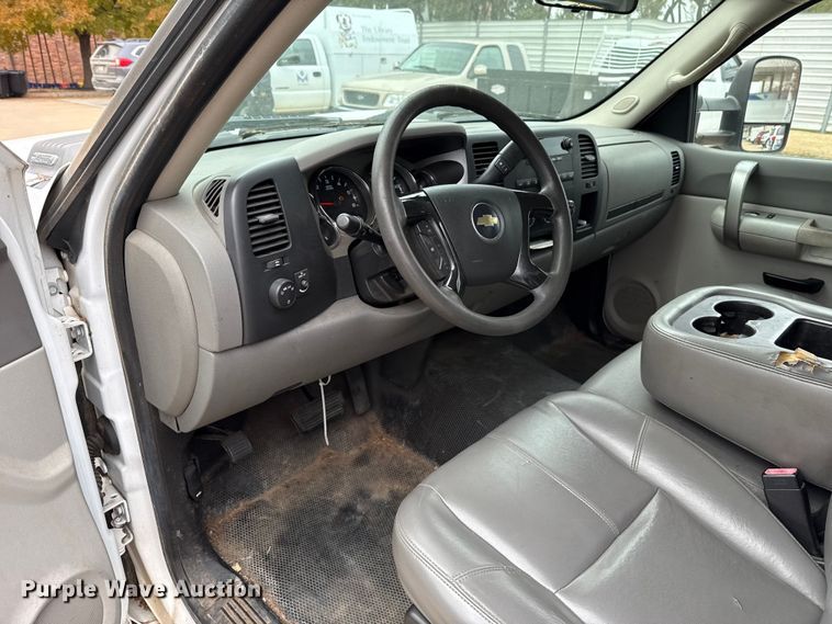 image for item ES5503 2008 Chevrolet Silverado 2500HD utility bed pickup truck