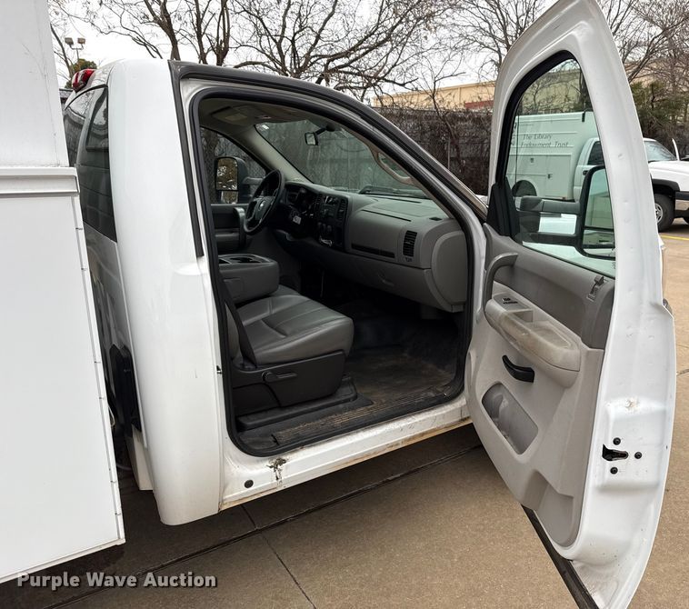 image for item ES5503 2008 Chevrolet Silverado 2500HD utility bed pickup truck