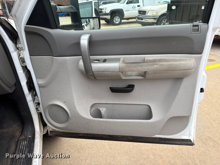 image for item ES5503 2008 Chevrolet Silverado 2500HD utility bed pickup truck