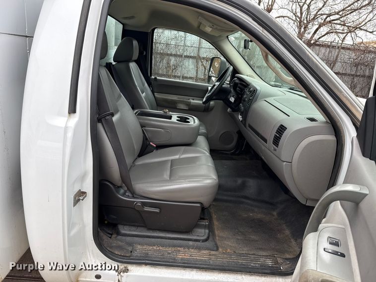 image for item ES5503 2008 Chevrolet Silverado 2500HD utility bed pickup truck