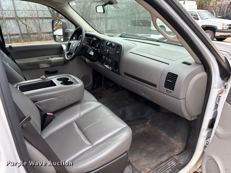 image for item ES5503 2008 Chevrolet Silverado 2500HD utility bed pickup truck