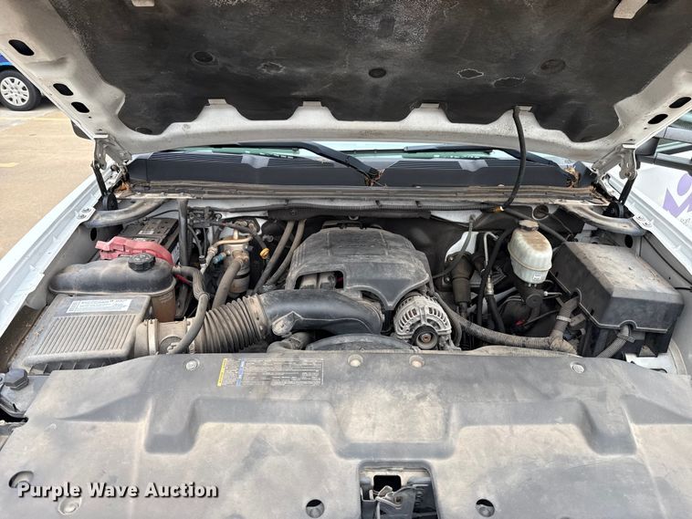 image for item ES5503 2008 Chevrolet Silverado 2500HD utility bed pickup truck