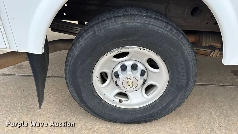 image for item ES5503 2008 Chevrolet Silverado 2500HD utility bed pickup truck