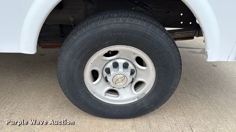 image for item ES5503 2008 Chevrolet Silverado 2500HD utility bed pickup truck